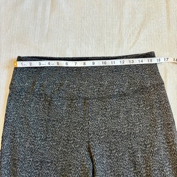 Apt. 9 Womens Leopard Print Leggings Size L Black & Grey Stretchy Blend - Picture 3 of 6